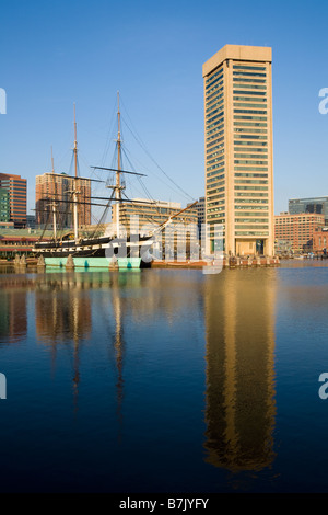 Inner Harbor de Baltimore et USS Constellation comprend World Trade Center Baltimore Maryland Banque D'Images