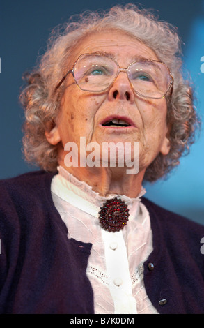 Judith Kerr pour l'auteur parle de son travail au Guardian Hay Festival 2008 Hay-on-Wye Powys Pays de Galles UK Banque D'Images