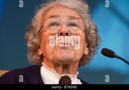 Judith Kerr pour l'auteur parle de son travail au Guardian Hay Festival 2008 Hay-on-Wye Powys Pays de Galles UK Banque D'Images