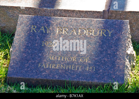 Ray Bradbury Hollywood Celebrity Graves Westwood Memorial Park Los Angeles CA mortuaire du cimetière où reposent Banque D'Images