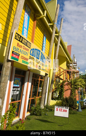 Magasins on Cruise Ship Pier Ocho Rios, St Ann s Caraïbes Jamaïque Paroisse Banque D'Images