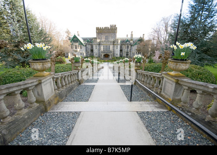 Escalier du château Hatley et Hatley Castle, un lieu historique national, la Royal Roads University Campus près de Victoria, BC, Canada Banque D'Images