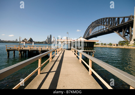 Opéra de Sydney et le Harbour Bridge vu de l'Australie Sydney milsons point Banque D'Images