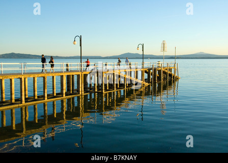 Wharf au lac Trasimène Ombrie Italie Banque D'Images