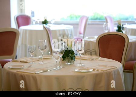 Table élégante mise en restaurant de luxe Banque D'Images