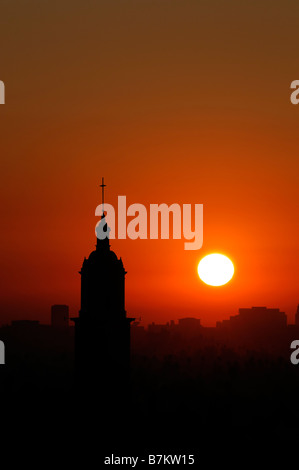 Église catholique saint Sacrement spire au lever du soleil sunset boulevard Hollywood los angeles california monument Banque D'Images