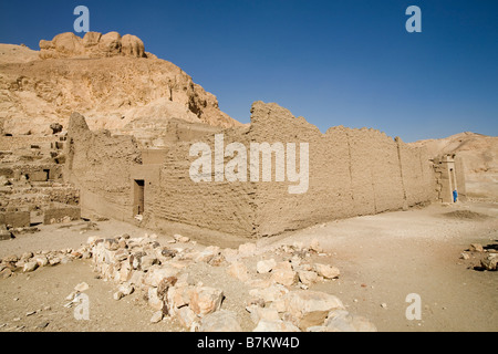 Le Temple ptolémaïque de Deir el Medina : Le Village Ouvrier sur la rive ouest de Louxor, Egypte Banque D'Images