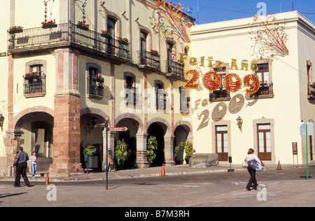 Nouvelles Années 2009 affiche à l'extérieur de la place principale de Santiago de Queretaro Mexique Banque D'Images