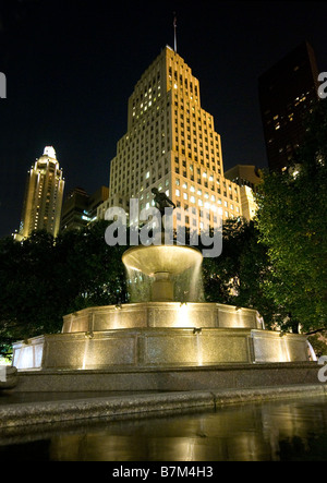 La fontaine à l'extérieur de l'hôtel Plaza sur la Cinquième Avenue, New York, USA Nov 2008 Banque D'Images