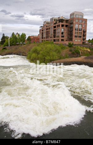 Spokane River dans le parc riverain de crue majeure Spokane Washington State USA Banque D'Images