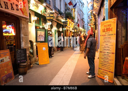 RESTAURANTS DANS LE QUARTIER SAINT MICHEL Banque D'Images