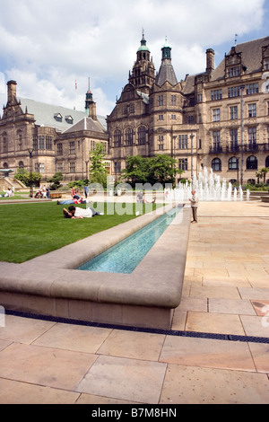 Hôtel de ville de Sheffield et le jardin de la paix Banque D'Images