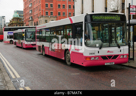 Translink Metro/bus/bus à Donegal Square à l'Ouest de Belfast. Banque D'Images