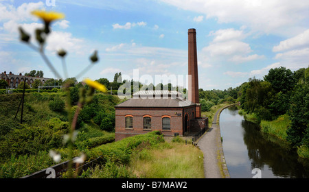 La nouvelle station de pompage de Smethwick, Smethwick, Sandwell et l'ancienne ligne principale de Birmingham Canal. Banque D'Images