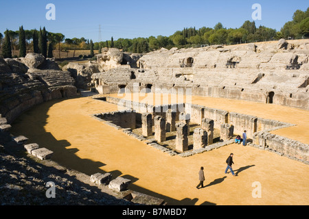 Italica, Santiponce, Séville, Espagne. Ruines de l'amphithéâtre romain Banque D'Images