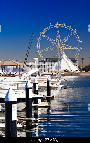 Docklands Melbourne / un bateau de plaisance dans le port de Victoria.Melbourne Victoria en Australie. Banque D'Images