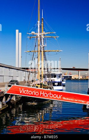 Docklands Melbourne / un bateau de plaisance dans le port de Victoria.Melbourne Victoria en Australie. Banque D'Images