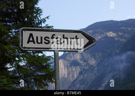 Ausfahrt signer signer sortie en langue allemande Suisse Lauterbrunnen Banque D'Images