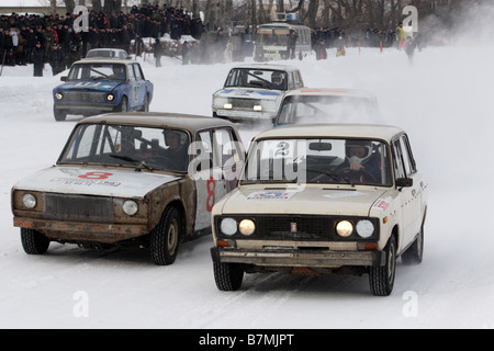 2106 LADA AU rallye d'hiver dans la région de Tambov, Russie Banque D'Images