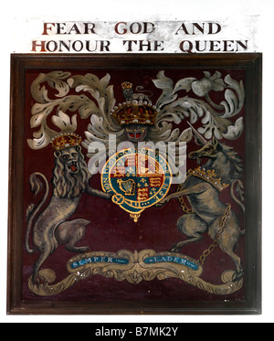 Église Saint-laurent Morden Surrey Angleterre lion rampant et Unicorn craindre Dieu et honorer la reine Banque D'Images