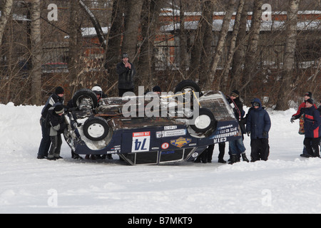 2106 LADA AU rallye d'hiver dans la région de Tambov, Russie Banque D'Images