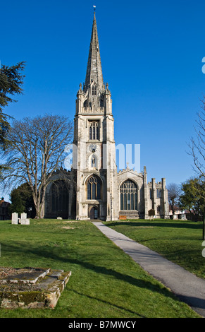 Saffron Walden, Essex, Royaume-Uni. Le 15c l'église de St Marie la Vierge domine la ville Banque D'Images