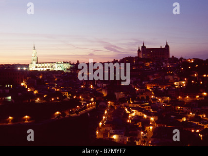 Vue de la nuit de Tolède. Castille La Mancha. L'Espagne. Banque D'Images