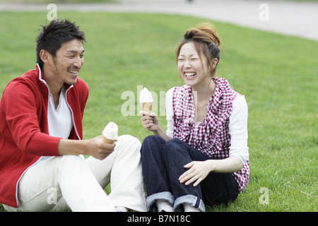 Couple de crème glacée molle de l'alimentation Banque D'Images