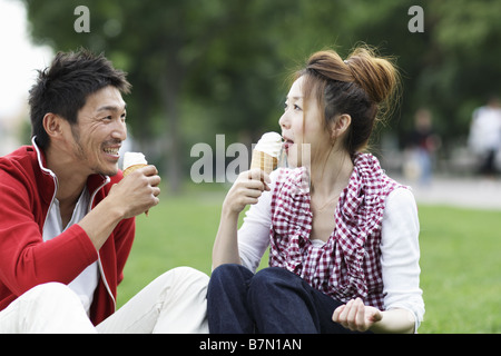 Couple de crème glacée molle de l'alimentation Banque D'Images