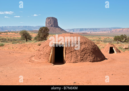 Hogan indiens Navajo Monument Valley Navajo Tribal Park Arizona USA Banque D'Images