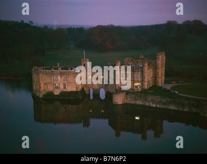 Le Château de Leeds Kent nuit Vue aérienne Banque D'Images