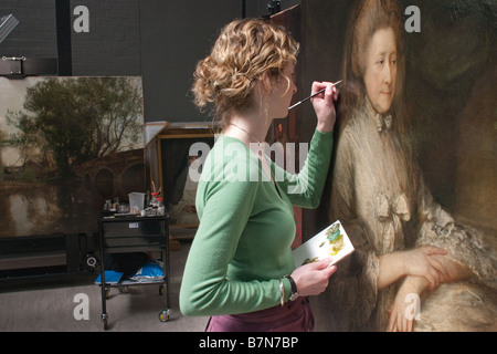 Travaux de restauration de peinture au Centre de Conservation de Liverpool Banque D'Images