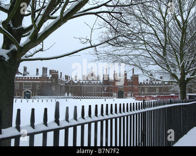 Neige à Hampton Court Palace, East Molesey, Surrey, Angleterre, Grande-Bretagne, Royaume-Uni, UK, Europe Banque D'Images