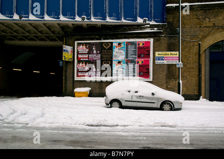 Neige sur voiture à Londres, février 2009 Banque D'Images