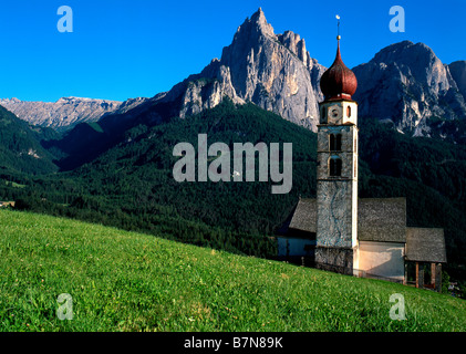 Saint Valentin et la montagne près de Schlern Seis siusi Dolomites Tyrol du Sud, Italie Banque D'Images