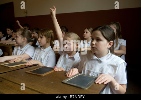 La vie dans une experince enfants école Victorienne au cours d'une visite à l'école Queen Street Barton upon Humber Lincolnshire Banque D'Images