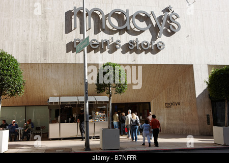 Les gens qui entrent dans Macy's Men's store. San Francisco, Californie, USA. Banque D'Images