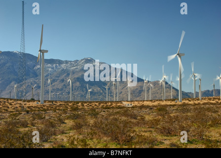 Éoliennes, turbines, North Palm Springs, CA, San Gorgonio Pass, Coachella Valley , éolienne wind farm in motion.