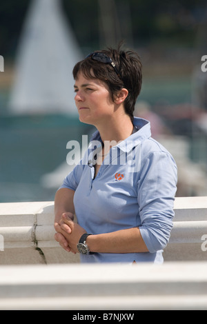 Ellen MacArthur sur le quai pour la semaine de Cowes sur l'île de Wight Banque D'Images