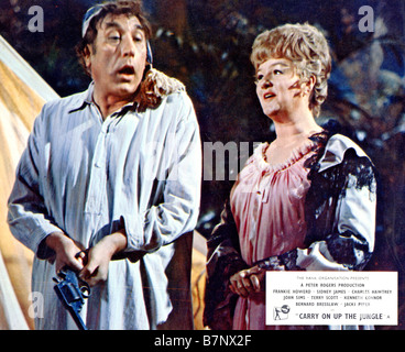 Continuer SUR LA JUNGLE 1970 Grade/Peter Rogers film avec Frankie Howerd et Joan Sims Banque D'Images