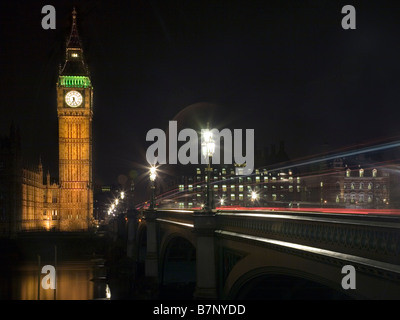 Temps de nuit vue de l'horloge Big Ben du Palais de Westminster à Londres Banque D'Images