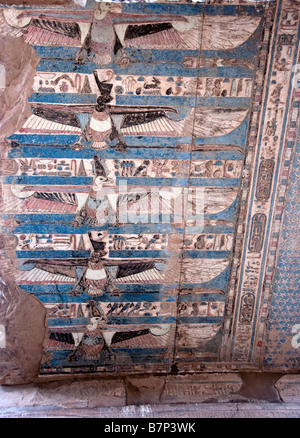 Les vautours sur le plafond du Temple de Kom Ombo Banque D'Images