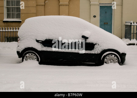 Parking couvert de neige à Londres Banque D'Images