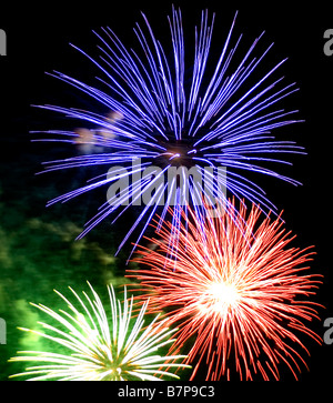 Explosion d'artifice avec des couleurs vives Banque D'Images
