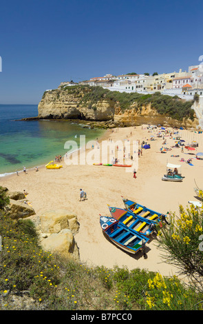 Portugal Algarve, Praia do Carvoeiro village et plage Banque D'Images