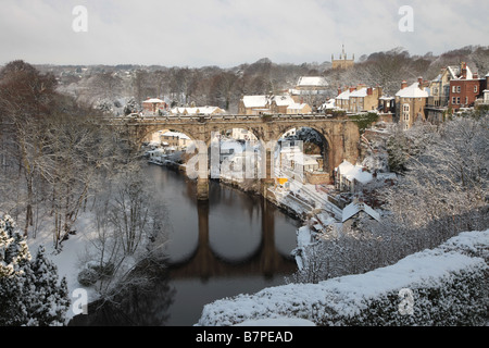 Viaduc de Knaresborough dans l'hiver avec de la neige Banque D'Images