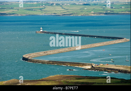 1,7 km de long Hollyhead Breakwater situé à l'extrémité nord de Hollyhead à Anglesey. Pays de Galles Banque D'Images