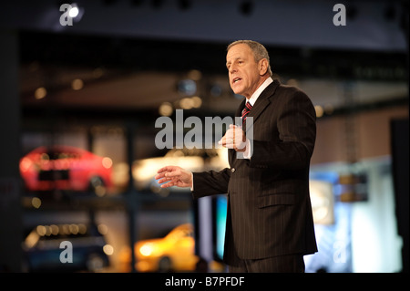 Vice-président et président de Chrysler LLC James Appuyez sur au 2009 North American International Auto Show de Detroit au Michigan Banque D'Images