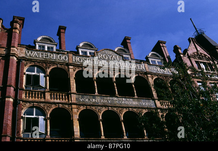 Le Schiller International University, anciennement Hôpital Royal Waterloo pour les enfants et les femmes Waterloo Road London Banque D'Images