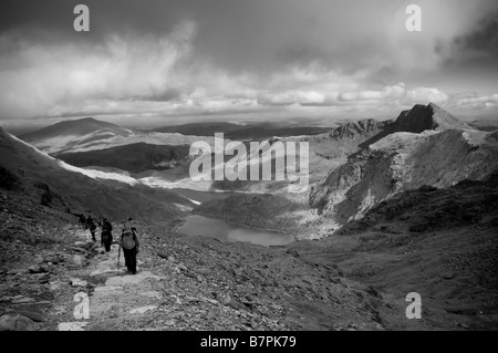 Réservoir Llyn Llydaw et lac Glaslyn vus depuis le sommet de Mont Snowdon pays de Galles Banque D'Images